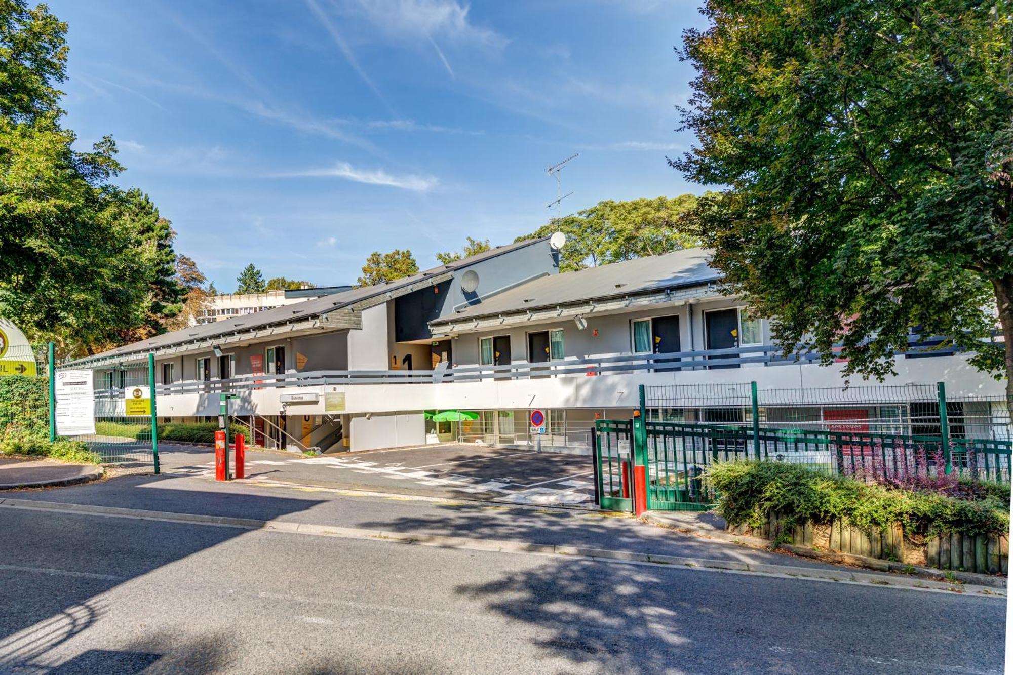 B&B Hotel Louveciennes Le Port-Marly Luaran gambar