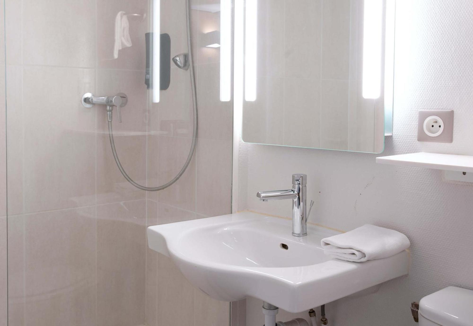 B&B Hotel Louveciennes Le Port-Marly Luaran gambar